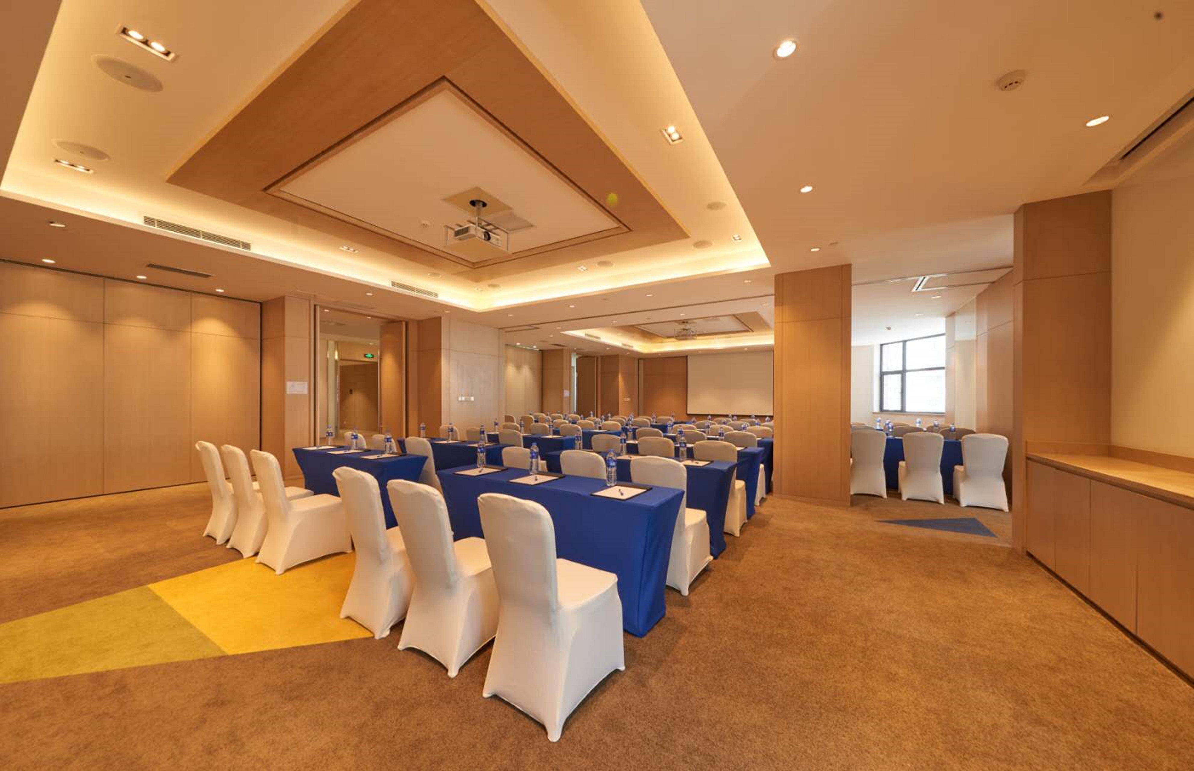 Holiday Inn Express Shanghai Zhenping By Ihg Exterior photo