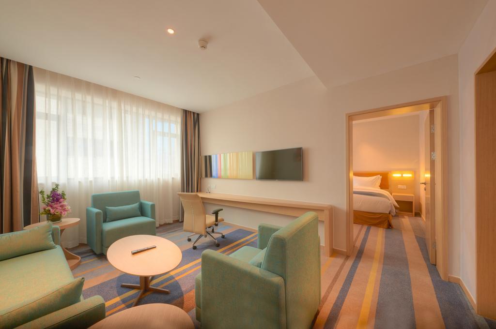 Holiday Inn Express Shanghai Zhenping By Ihg Exterior photo